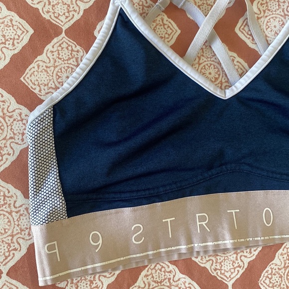 H&M size medium sports bra without pads - Picture 2 of 9